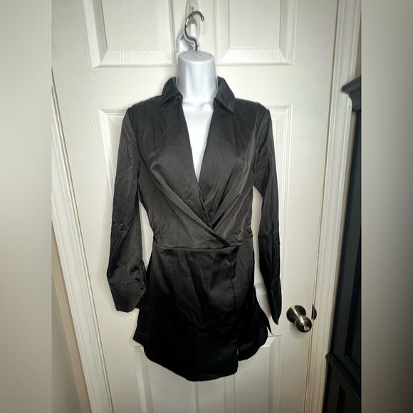 NWT Lulus Women’s X Small Sophisticated Effort Black Long Sleeve Satin Romper XS - Picture 16 of 16